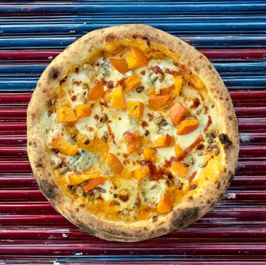 Рецепт піци з гарбузом – оригінальна страва, однаково сPizzaBoxчна і корисна 5 a pizza with cheese and orange toppings